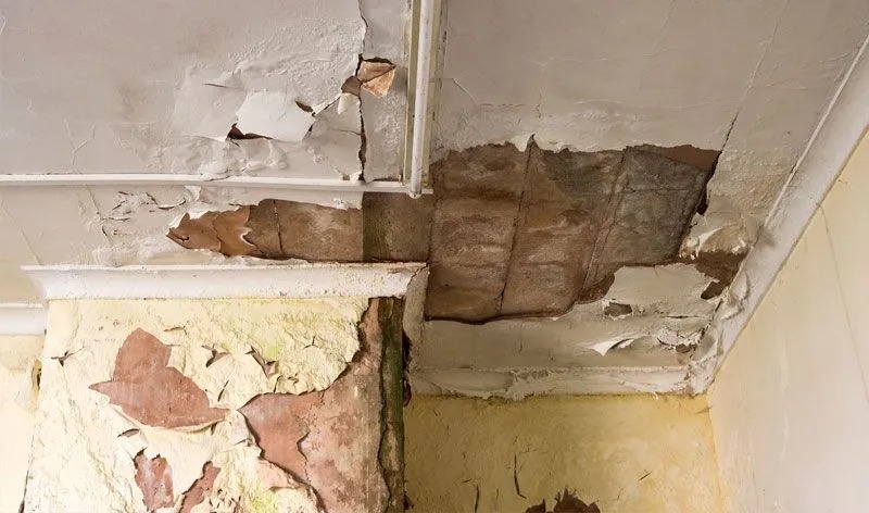 Underfloor heating leak detection for pressure drop signs